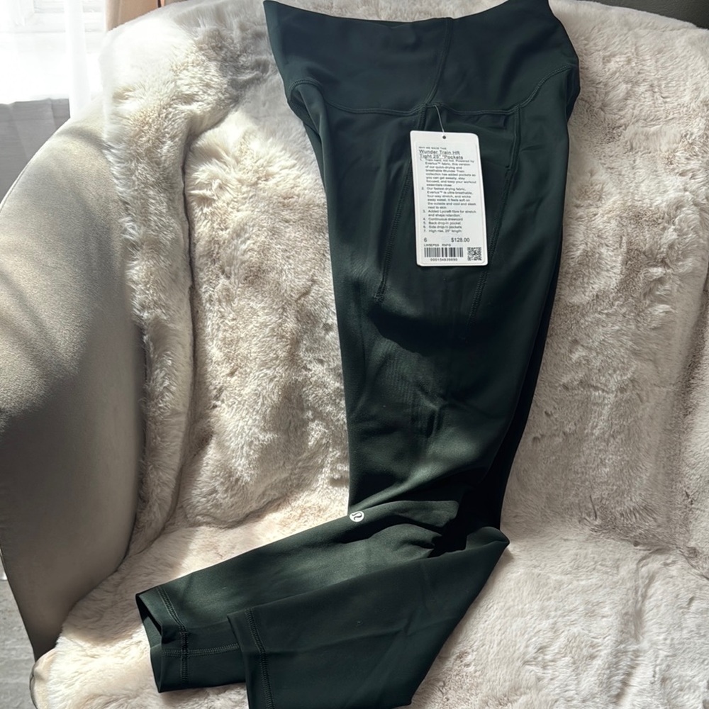 Lululemon Wunder Train HR Tight 25” Pockets. Black.